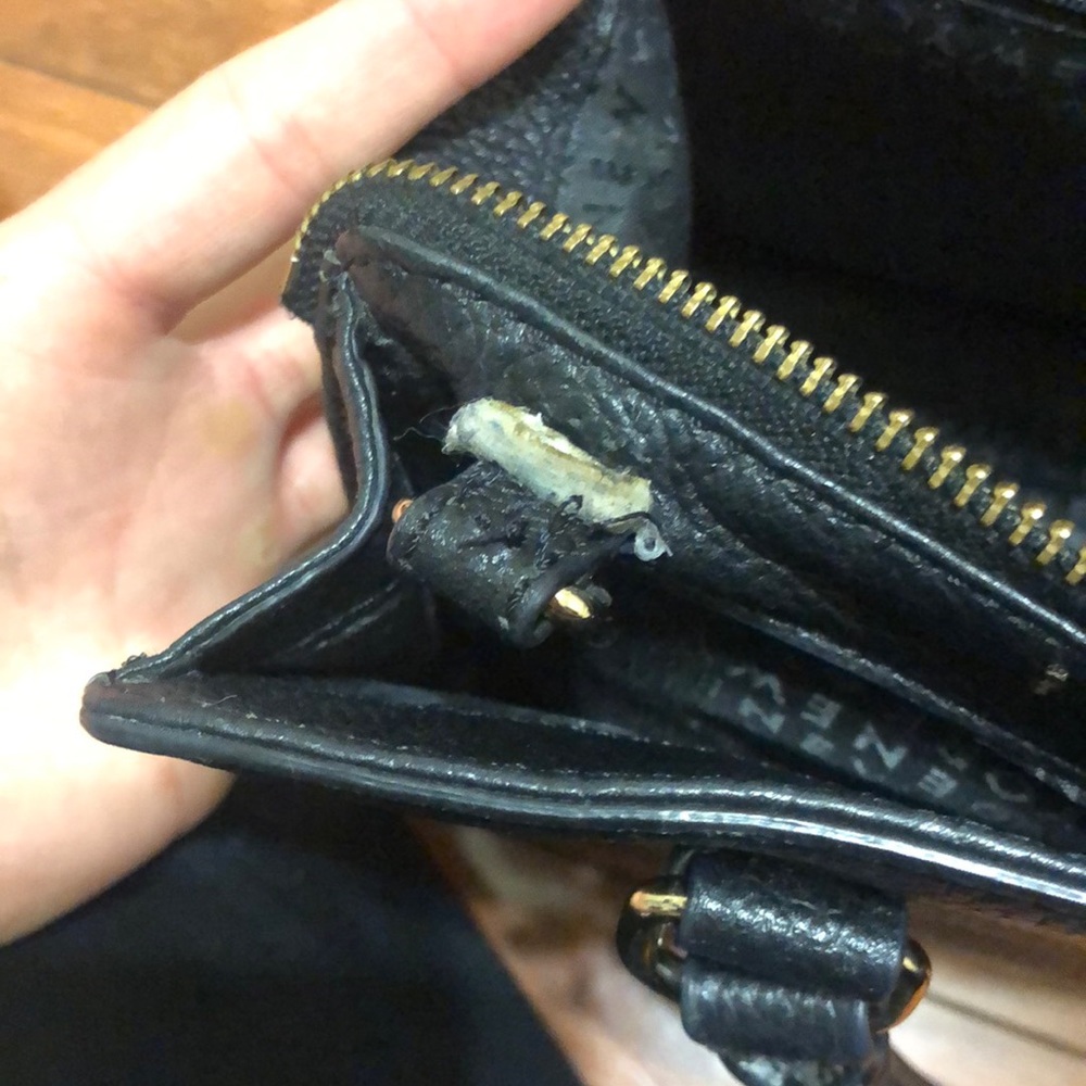 Kate spade, strap came off. Still good condition - Picture 5 of 6